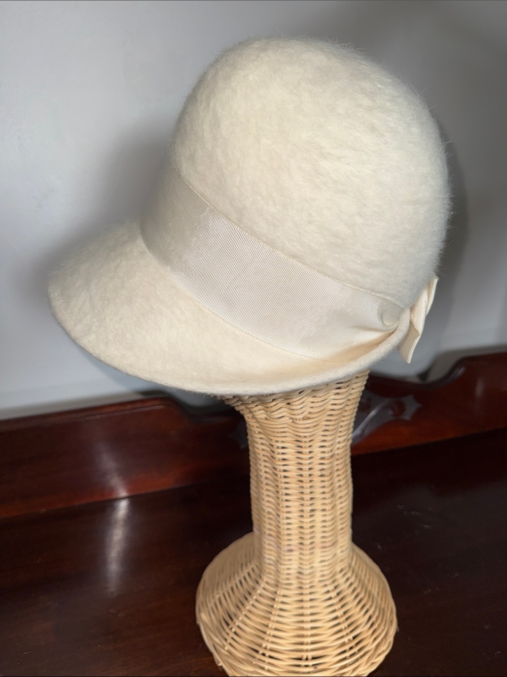 Vintage 1960s Italian TOSCANO Ermine Fur Felt Hat - Cream White Ladies Upscale